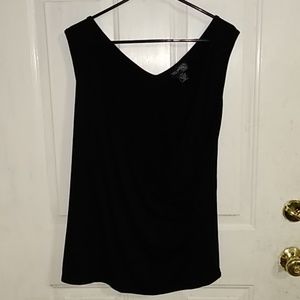 🌷4/$25🌷Low V-neck tank